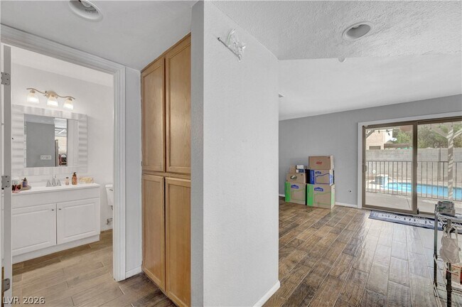 Building Photo - 6644 W Pepperidge Way