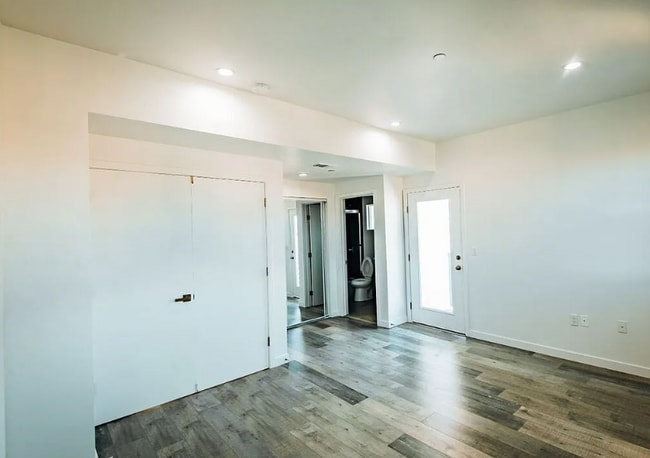 Building Photo - 156 Mariposa Ave
