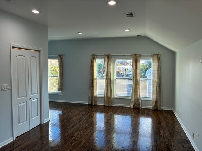 Building Photo - 544 W Cullerton St
