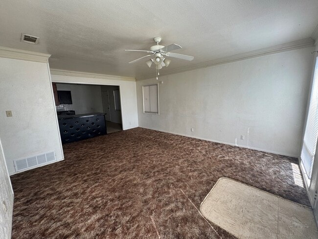 Foto del edificio - 3101 Merrill Ave