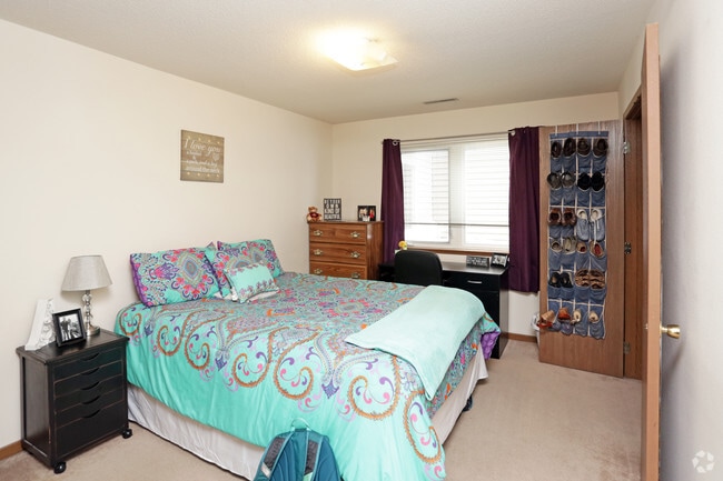 Bedroom - Total Property Management 134 Campus
