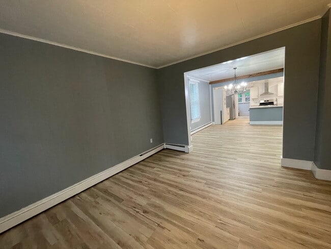 Building Photo - 112 S Main St