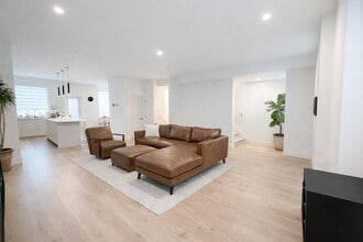 Building Photo - 7670-7207 207 St