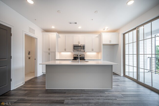 Building Photo - 521 Burton Dr