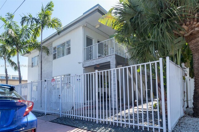 Foto del edificio - 8430 Harding Ave