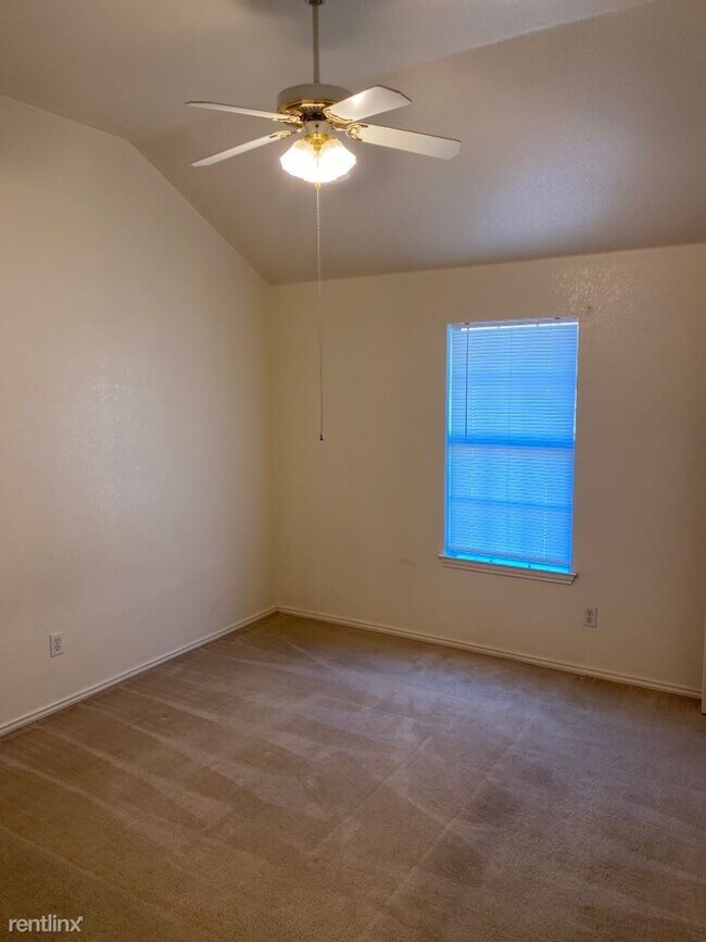 Building Photo - 3 br, 2 bath Duplex - 4303 July Dr Unit B