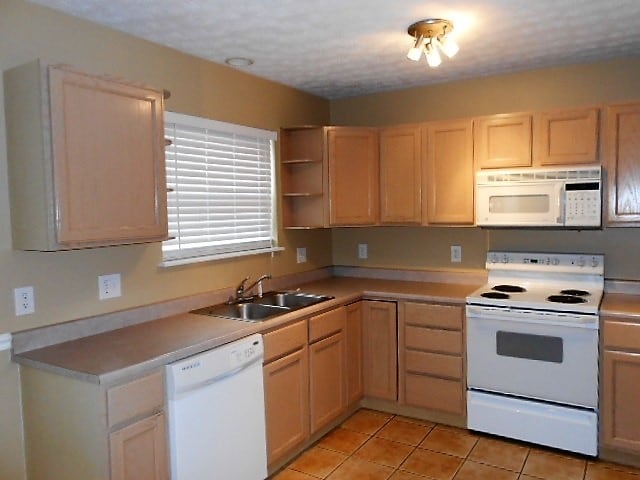 Building Photo - 2464 Miami Village Dr