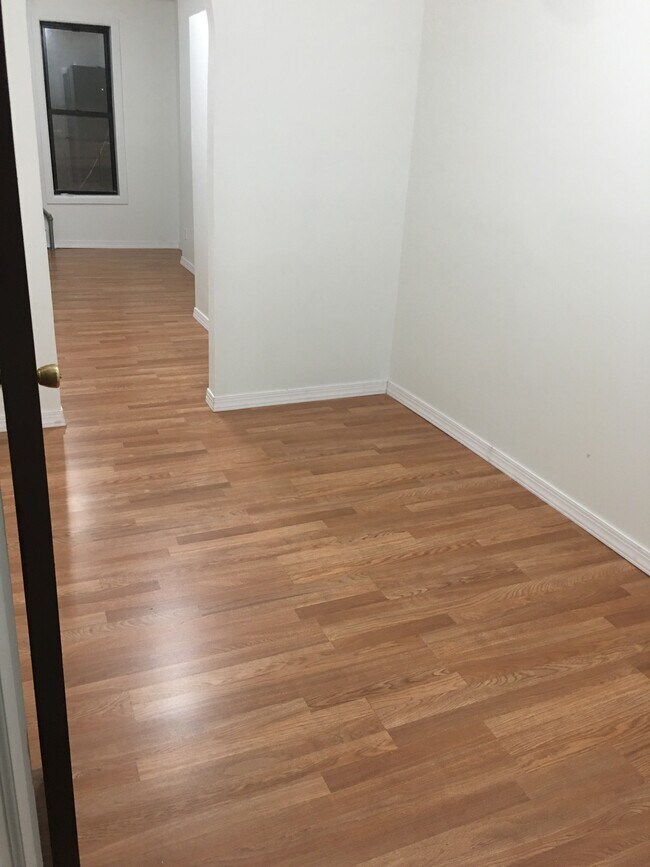 Building Photo - 133 Starr St