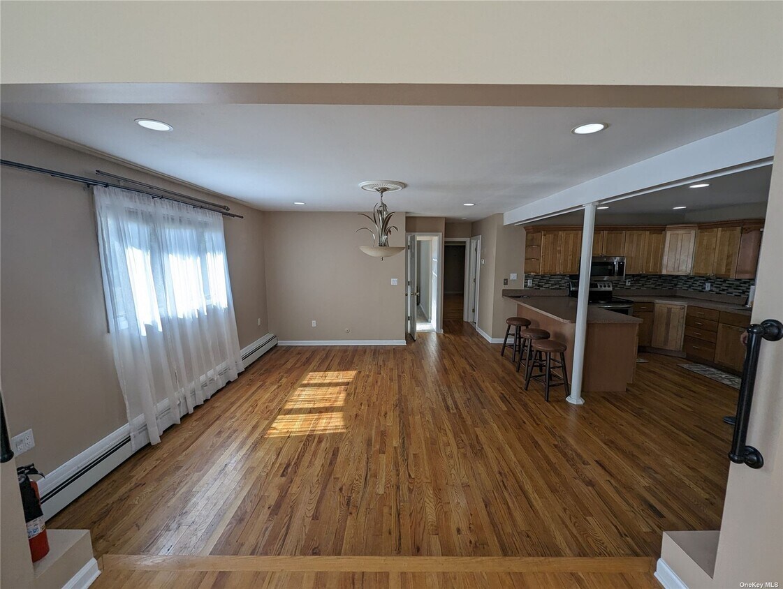 49 Higgins St, North Babylon, NY 11703 House Rental in North Babylon, NY