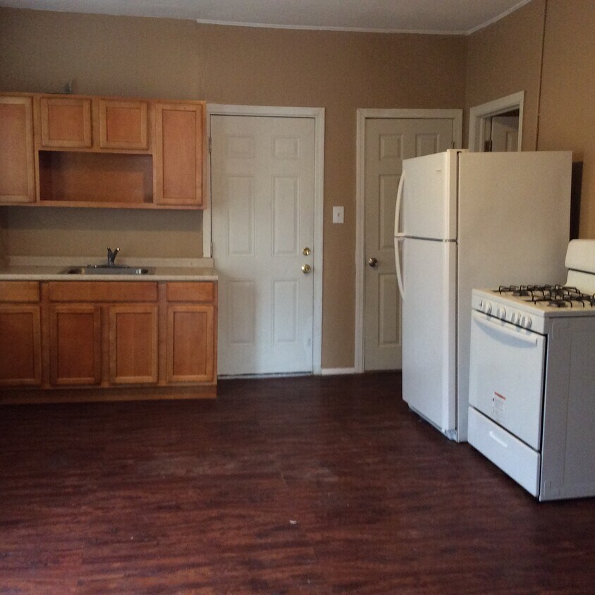 3 Park St Unit 3E, Hartford, CT 06106 Room for Rent in Hartford, CT