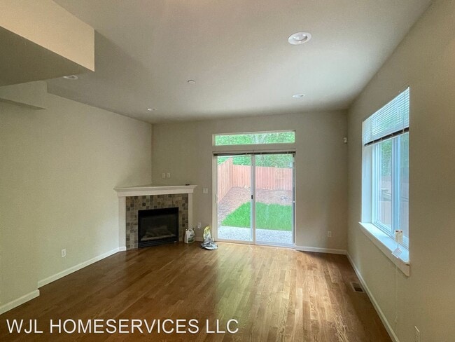 Building Photo - 2 br, 2.5 bath House - 17810 NE 95th Ct