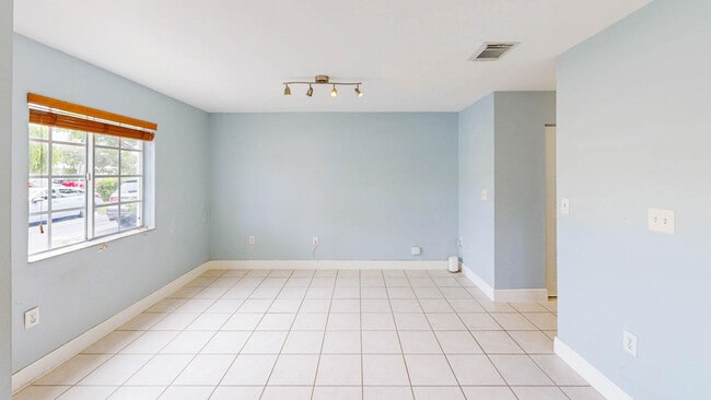 Building Photo - 18712 SW 100th Ave