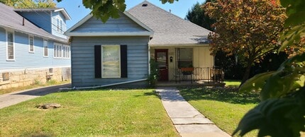 Building Photo - 1104 N Woodburn Ave