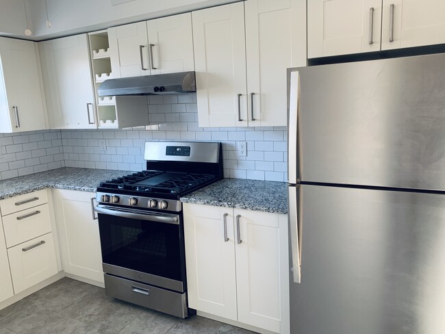 Kitchen - 1 Fairway Ct