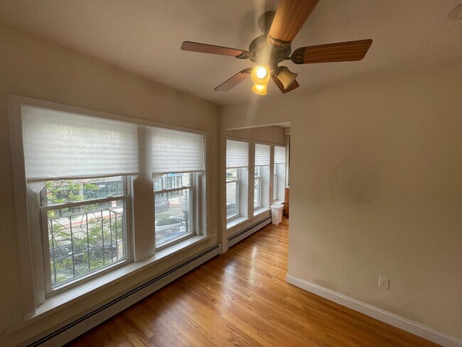 Building Photo - Inman Square Cambridge 1-bed with charming street views