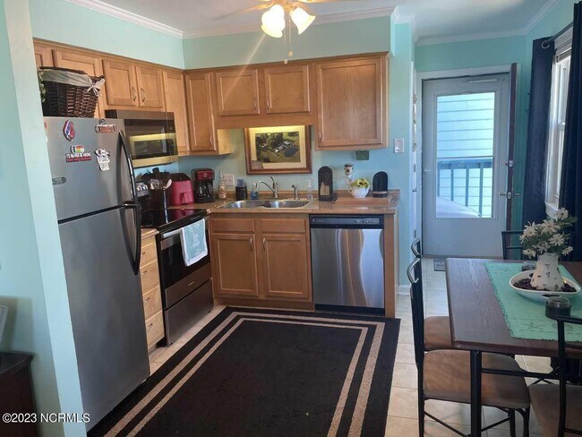 Foto del edificio - 1404 Canal Dr