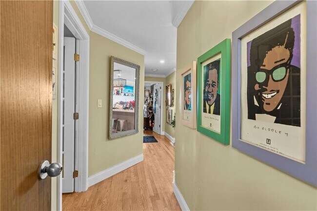 Foto del edificio - 1204 Capella S