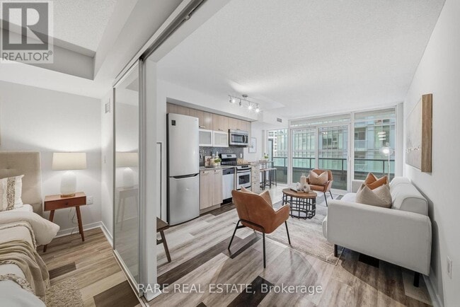 Building Photo - 36 Lisgar St