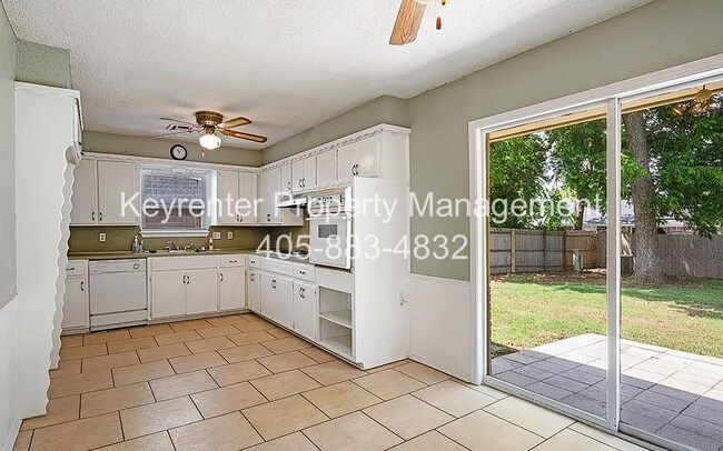 Building Photo - Spacious 3BD, 2BTH Home Right off 12th AVE Minutes from the highway and 5 Minutes from OU Campus!