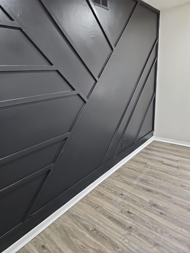 Building Photo - 519 N 5th St