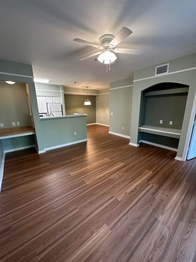 Building Photo - 2801 Chancellorsville Dr