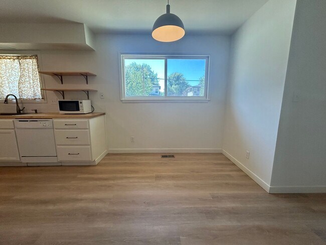 Foto del edificio - 3850 N Collister Dr