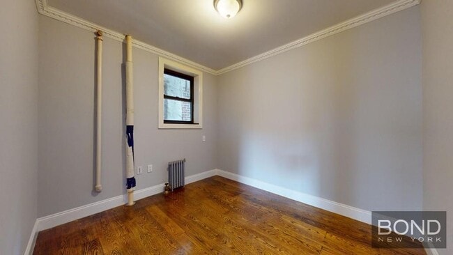 Building Photo - 396 E 10th St