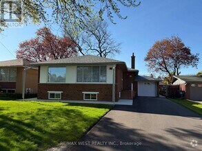 Building Photo - 10 Tynevale Dr