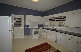 Building Photo - 207 Doster Ave