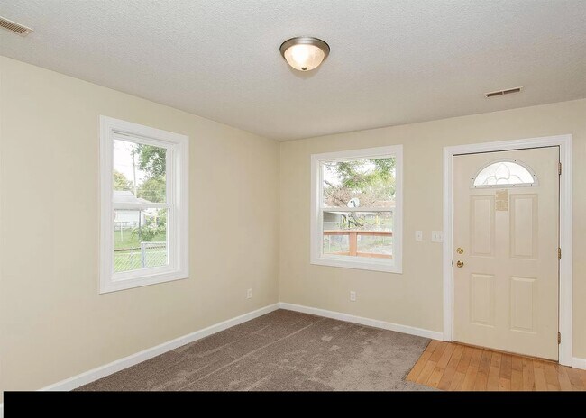 Building Photo - 623 S Elsie Ave