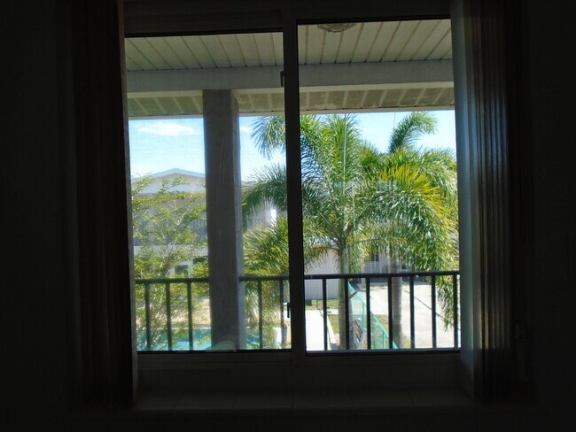 Foto del edificio - 3101 Bee Ridge Rd