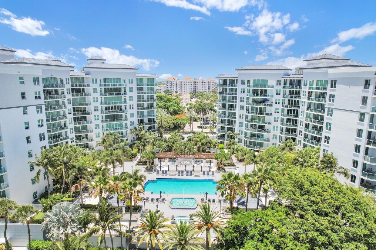 Primary Photo - 550 SE Mizner Blvd