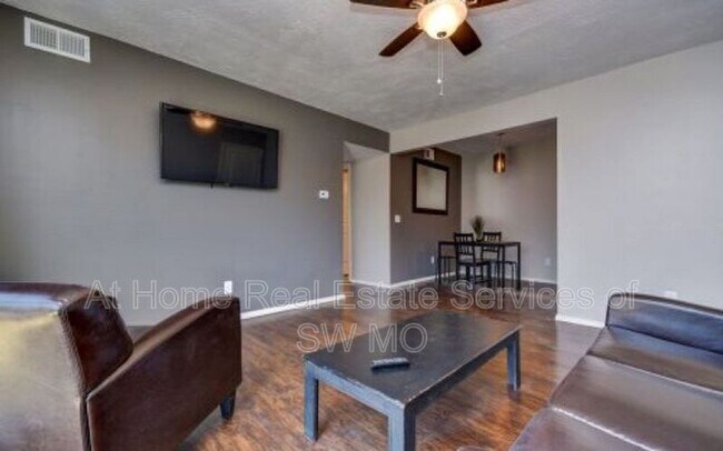 Foto del edificio - 232 S Florence Ave