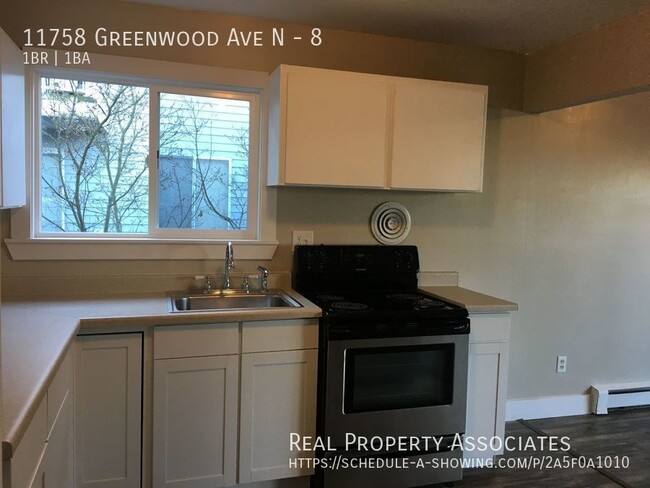 Building Photo - Large One Bedroom Updated Apartment with a...