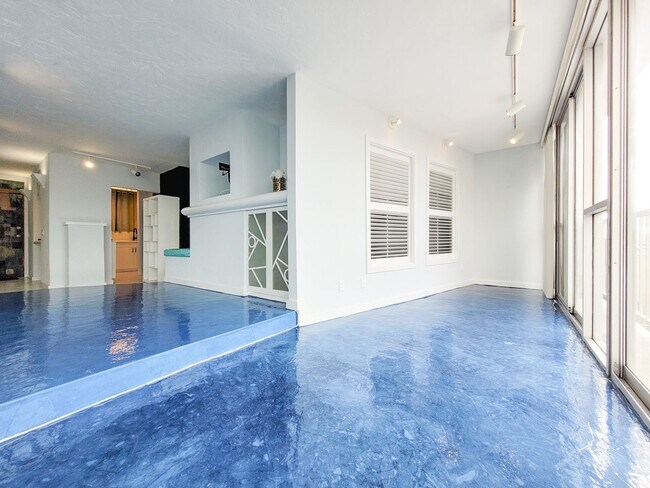 Foto del edificio - AVAILABLE 11/3/25 1BR / 1Bath / 1Pkg Condo...