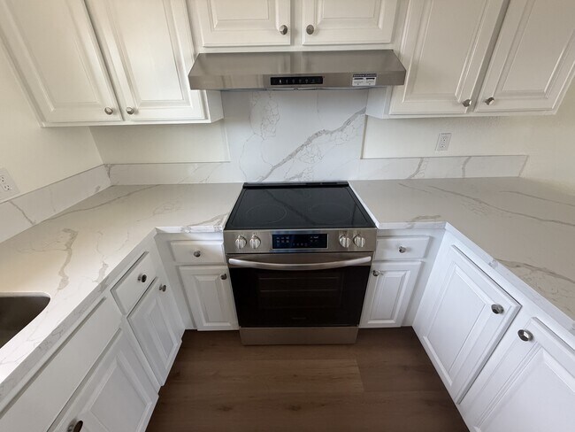 Foto del edificio - 8235 La Riviera Dr