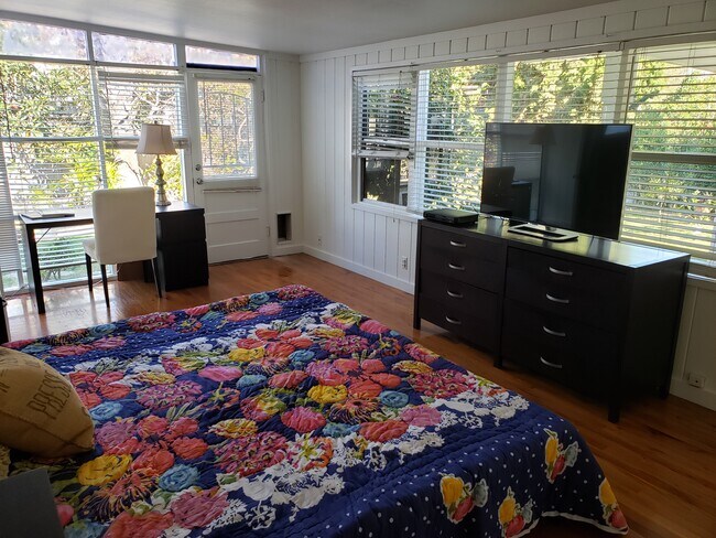 Master bedroom - 605 Hymettus Ave