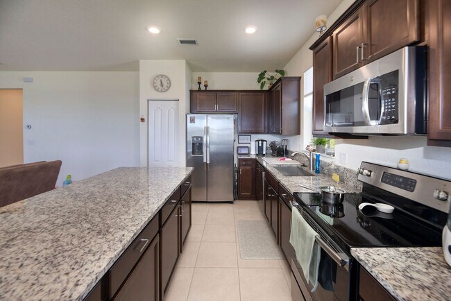 Building Photo - 8148 NW Greenbank Cir