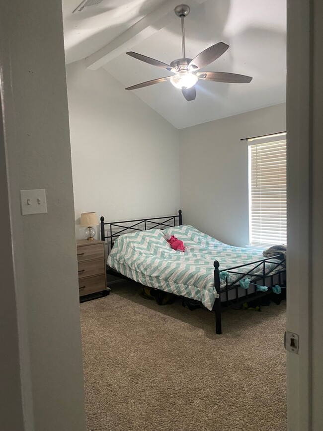 Foto del edificio - 1402 Baylor Dr