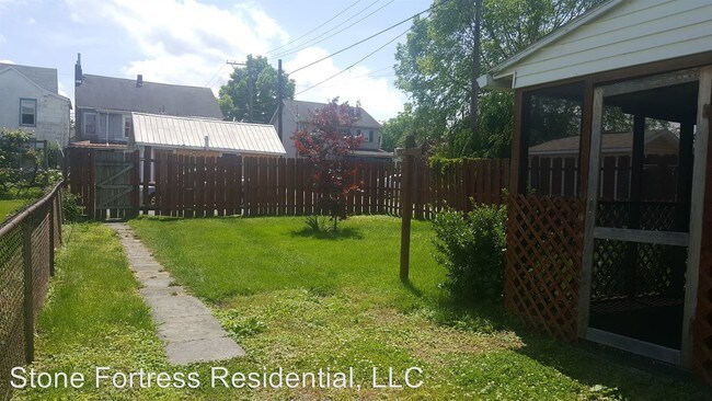 Building Photo - 3 br, 1.5 bath House - 233 Walnut Street