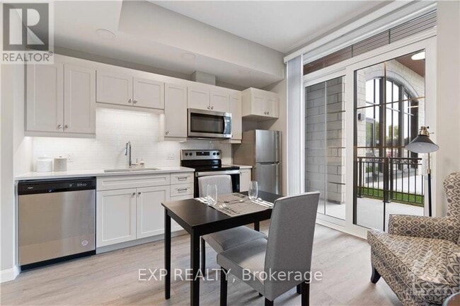 Building Photo - 310 - 100 PINEHILL ROAD