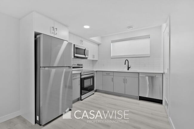 Photo du bâtiment - 10250-102157 157 St NW