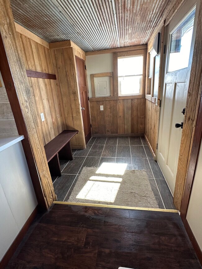 Building Photo - 312 N Jarvis St