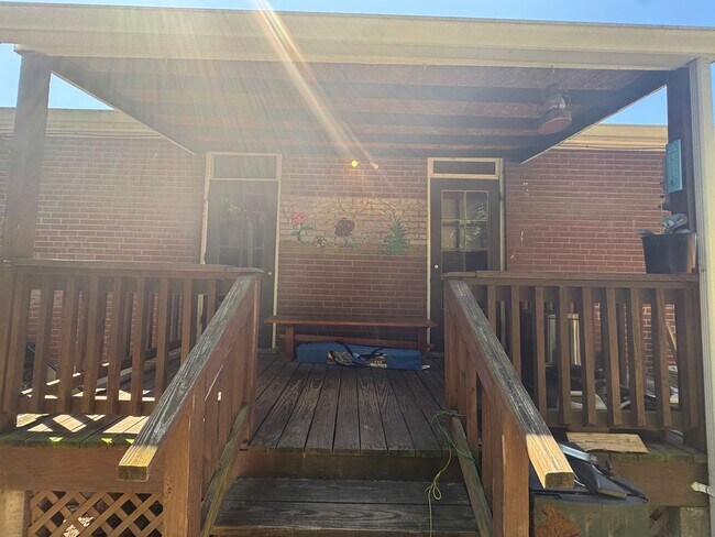 Building Photo - A Must See!