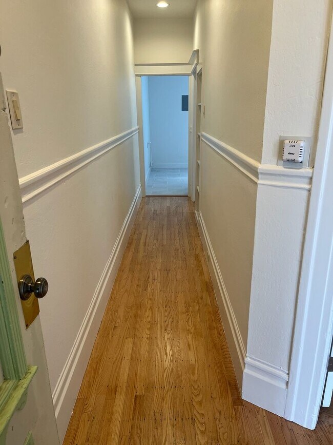 Building Photo - Great Hayes Valley Location and Plenty of ...