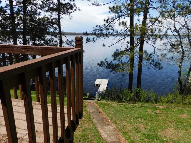 Foto del edificio - Upper Hay is a great fishing lake, you can fish right off the dock! This 4 bedroom 2 bath home of...
