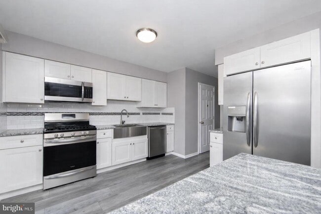 Building Photo - 304 Coventry Way