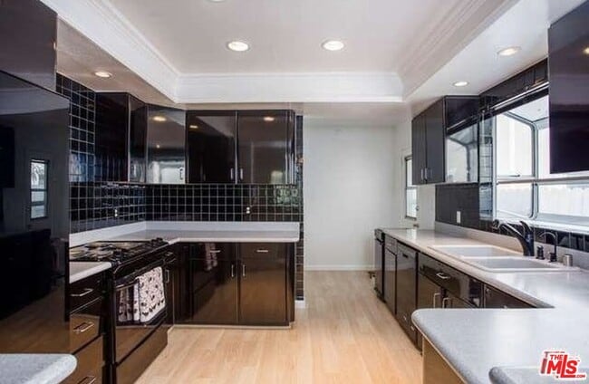 Building Photo - 745 Oxford Ave