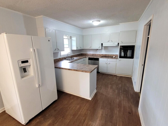 Foto del edificio - 2201 Windcrest Dr