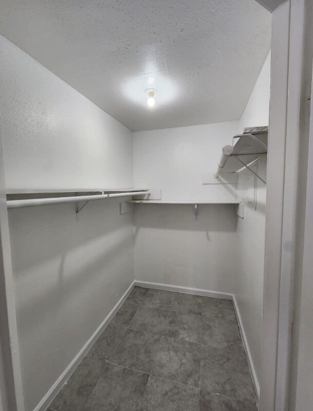 Foto del edificio - 10110 Forum Park Dr